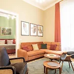 - Luxury - Very Comfy Apartment