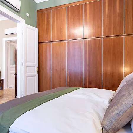 - Luxury - Very Comfy *