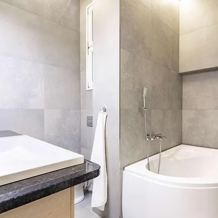 Apartment - Luxury - Very Comfy *