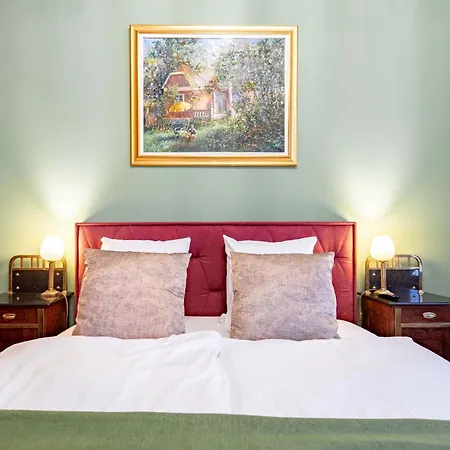 - Luxury - Very Comfy *